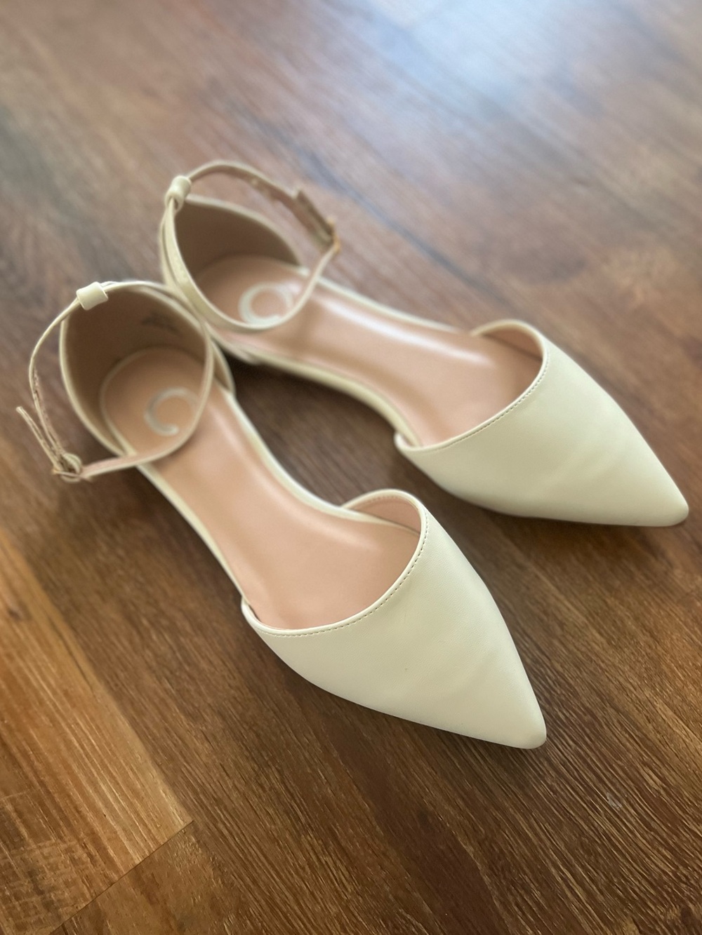 Journee Collection Womens Reba Ankle-Strap Ballet Flats in Bone size 8